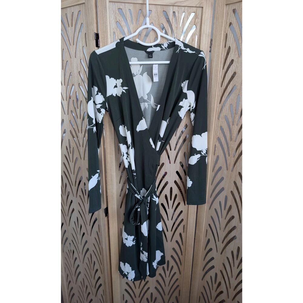 Ann Taylor olive green floral wrap dress size 4 NWT